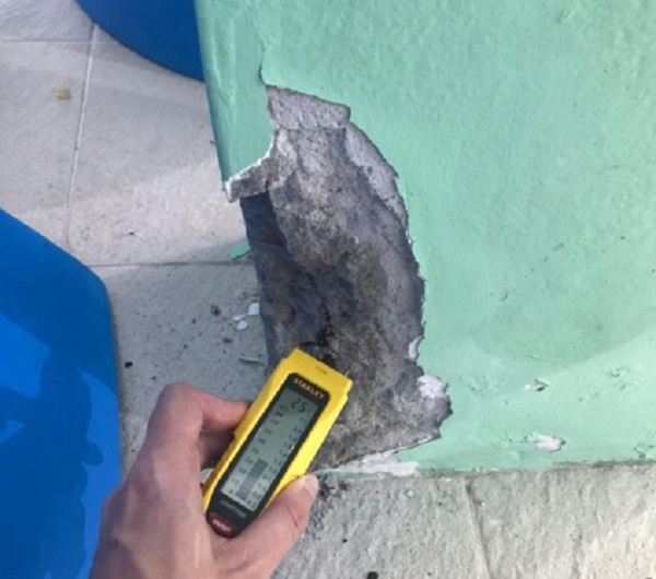 Edificação escolar submetida a inspeção técnica para identificação das causas de trincas e infiltrações em pilares estruturais, com avaliação de riscos e análise das condições de desempenho da estrutura. Laudo estrutural na grande florianópolis. Desenvolvido por engenheiro civil Felipe Dircksen na Grande Florianópolis.