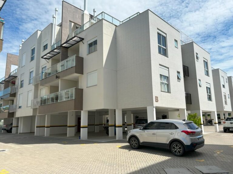 Apartamento no bairro Campeche, em Florianópolis com registros de infiltrações em paredes internas