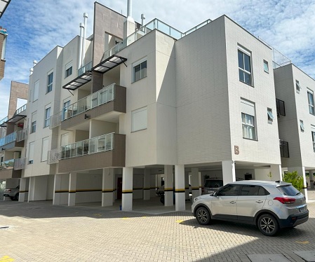 Laudo de infiltrações em apartamento no bairro Campeche, em Florianópolis, para identificação das causas e proposição de soluções técnicas.