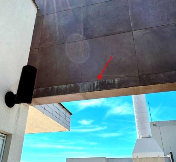Laudo de infiltrações em apartamento no bairro Campeche, em Florianópolis, para identificação das causas e proposição de soluções técnicas.